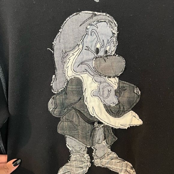 Disney Parks Grumpy Sweatshirt Snow White Size S - Picture 6 of 8